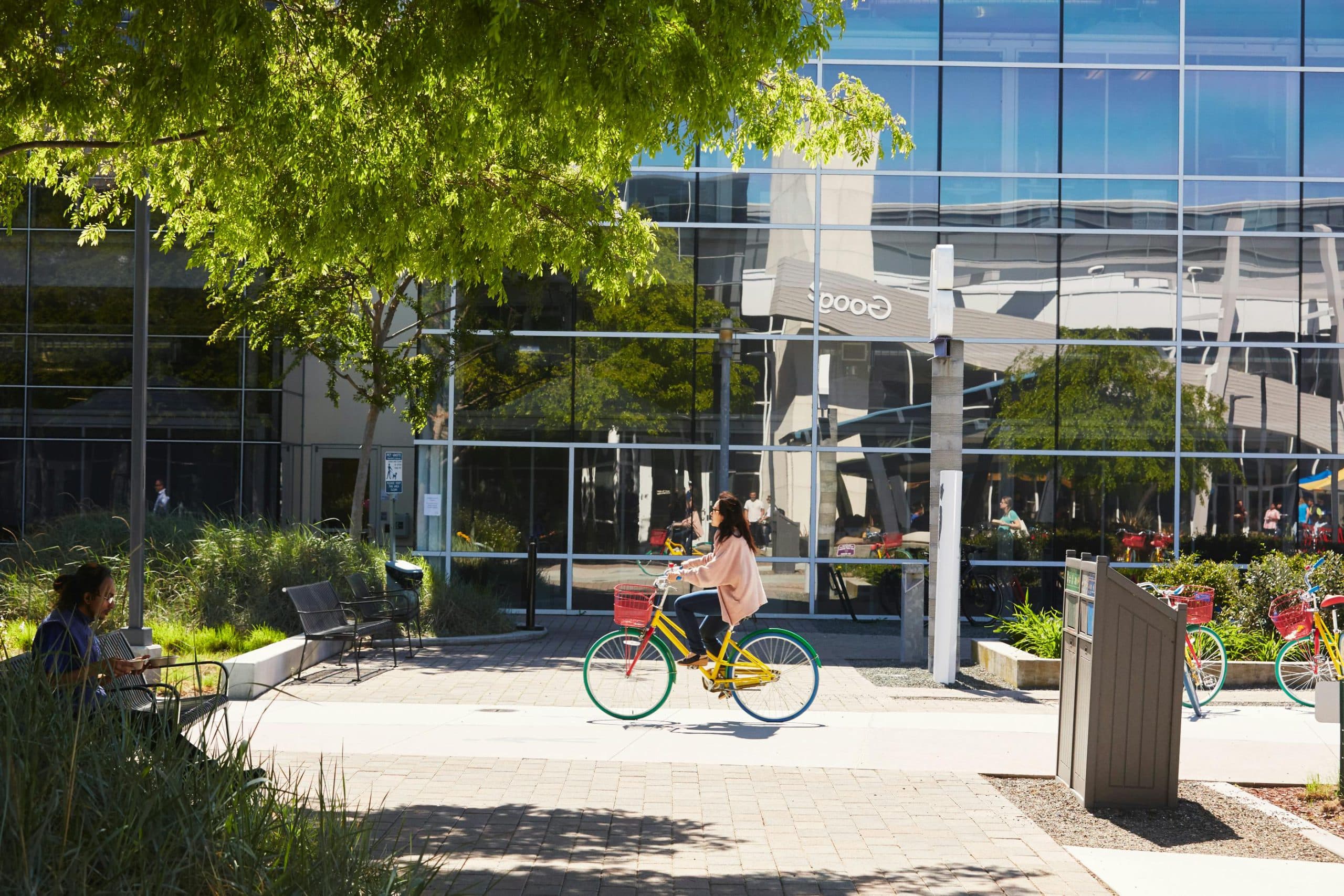 Alphabet Stock Shows Underlying Strength Compared To Facebook (Meta Platforms)